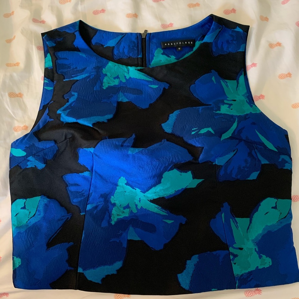 ROWAN TOP— BLUE FLORAL | BRAND: ABBEY GLASS